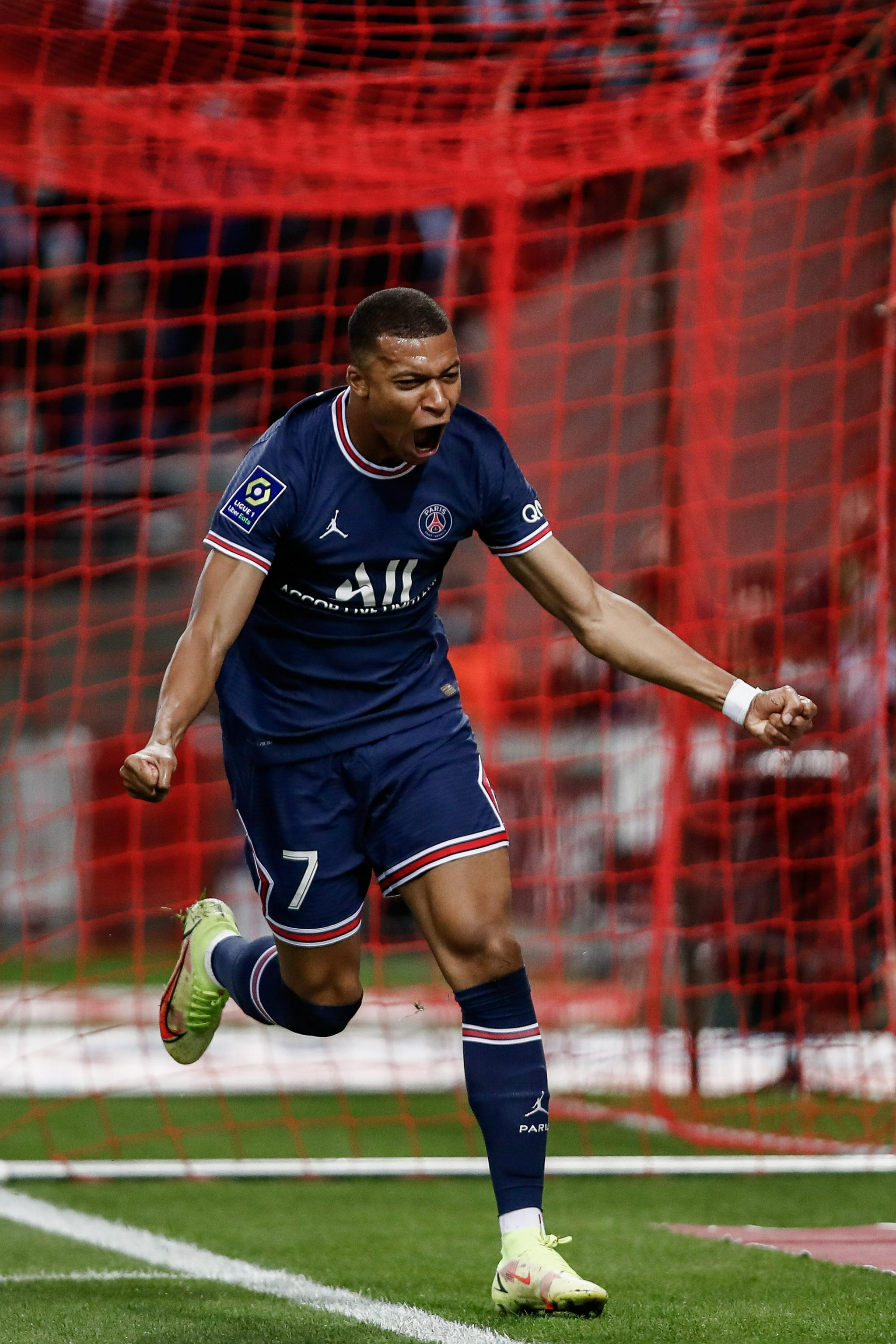 贝尔：最喜欢进球是欧冠决赛倒钩；我当评论员不是为了上头条（贝尔谈生涯与转型：最爱欧冠决赛倒钩，做评论员不为上头条）