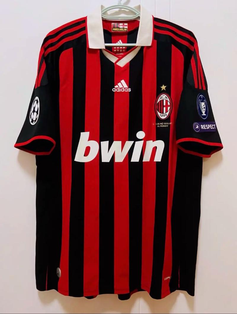 戴伟浚发文疑似告别申花，中国年轻球员的出路究竟在何方？（戴伟浚社媒发声疑与申花告别，中国年轻球员的未来路在何处？）