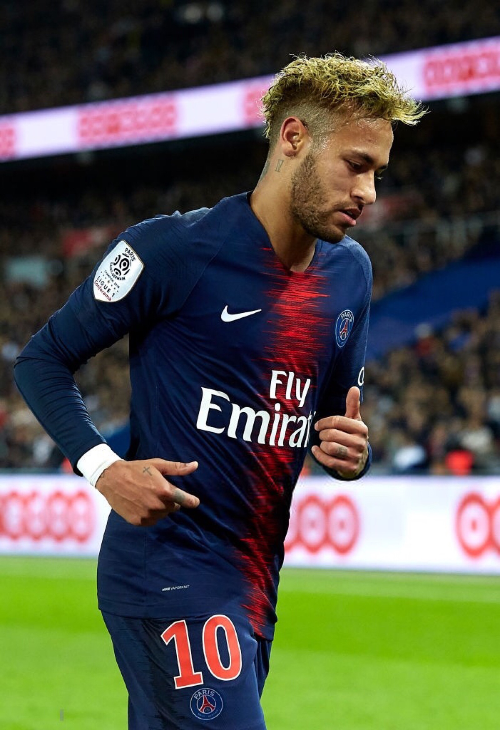 青岛海牛：李霄鹏未与球队告别，近期会根据明年情况与其谈续约