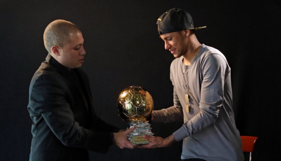 土媒：费内巴切锋线引援瞄准世界级球员，目标莱万或瑟洛特（土耳其媒体：费内巴切锋线补强锁定世界级前锋，候选莱万与瑟洛特）