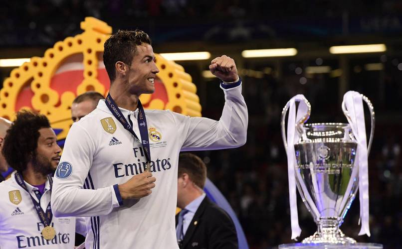 载入史册！阿根廷晒球队卡塔尔世界杯夺冠海报，梅西捧杯C位（铭刻史册！阿根廷发布卡塔尔世界杯冠军海报，梅西捧杯居C位）