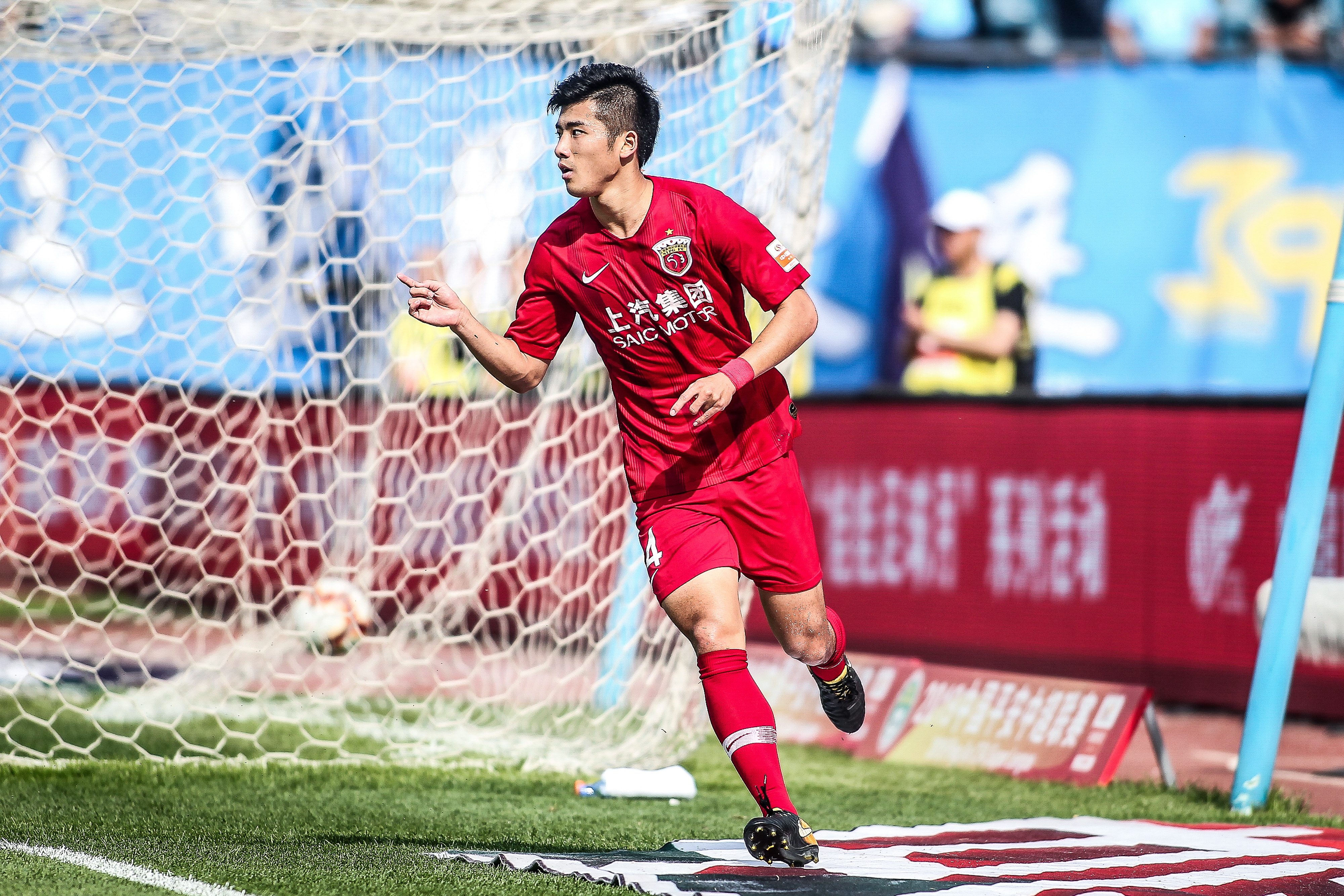 伯恩茅斯欲留塞梅约至赛季末，英超五强关注其解约条款