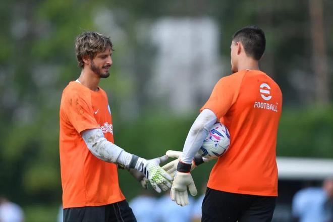 传承足球明星联赛“川辽对决”再现甲A经典，“四川雄起”唤起一代球迷记忆