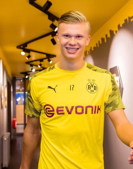 2025中超大结局：海港夺冠，亚泰、梅州降级，法比奥金靴（2025中超收官：海港封王，亚泰与梅州降级，法比奥荣膺金靴）