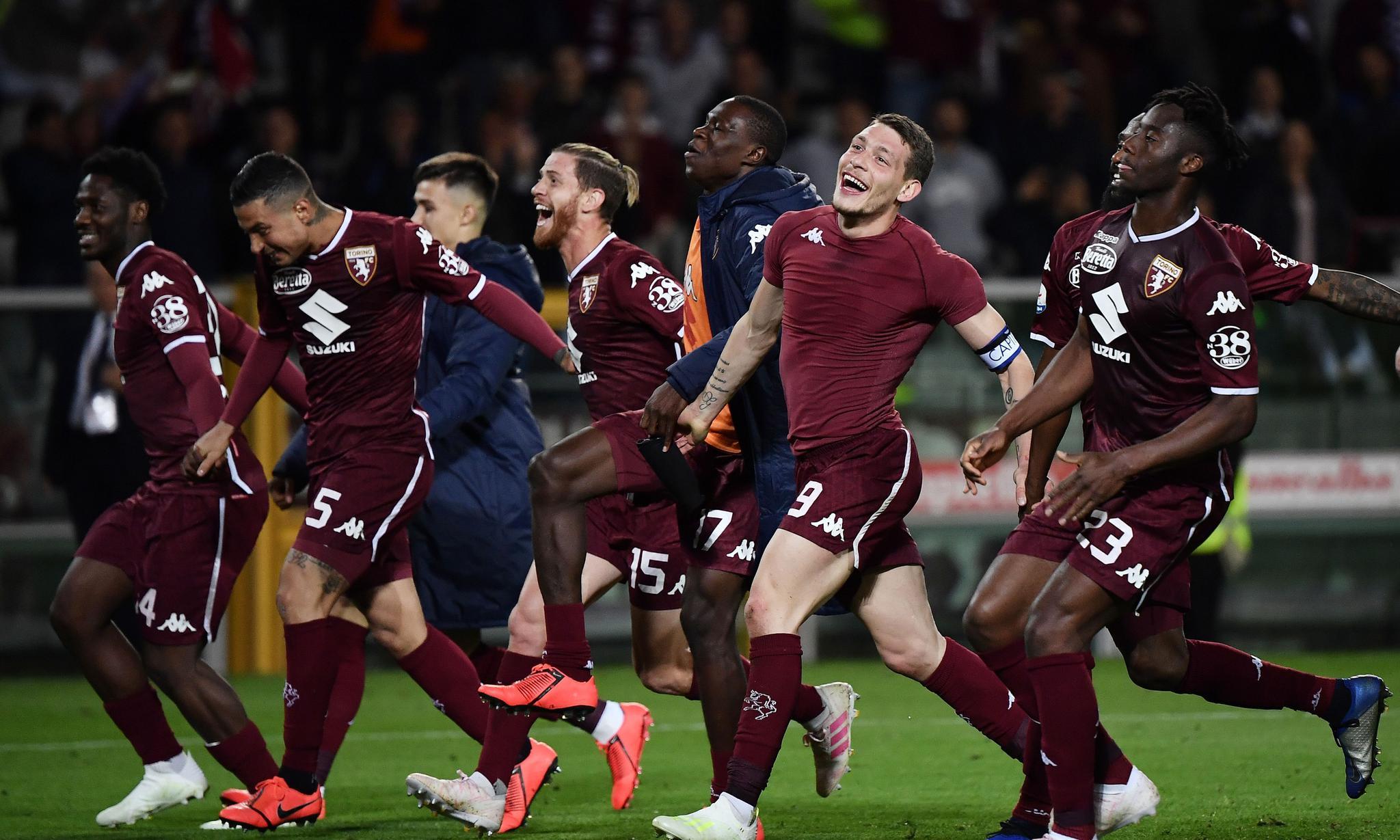 世界杯位置稳了？邮报：凯恩、贝林等五人参与英格兰队新球衣拍摄