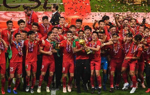 曾单赛季30球，紫百合名宿里加诺退役后重拾老本行当泥瓦匠（单季30球神射手到泥瓦匠：紫百合名宿里加诺退役后重返旧业）