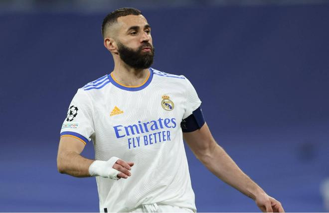 意甲球员在第12轮比赛中涂上红色面彩，向针对女性的暴力说不